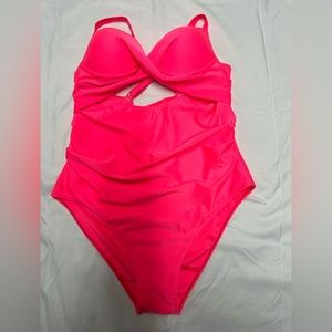 NWOT. Women’s XL one piece bathing suit. With cut out!